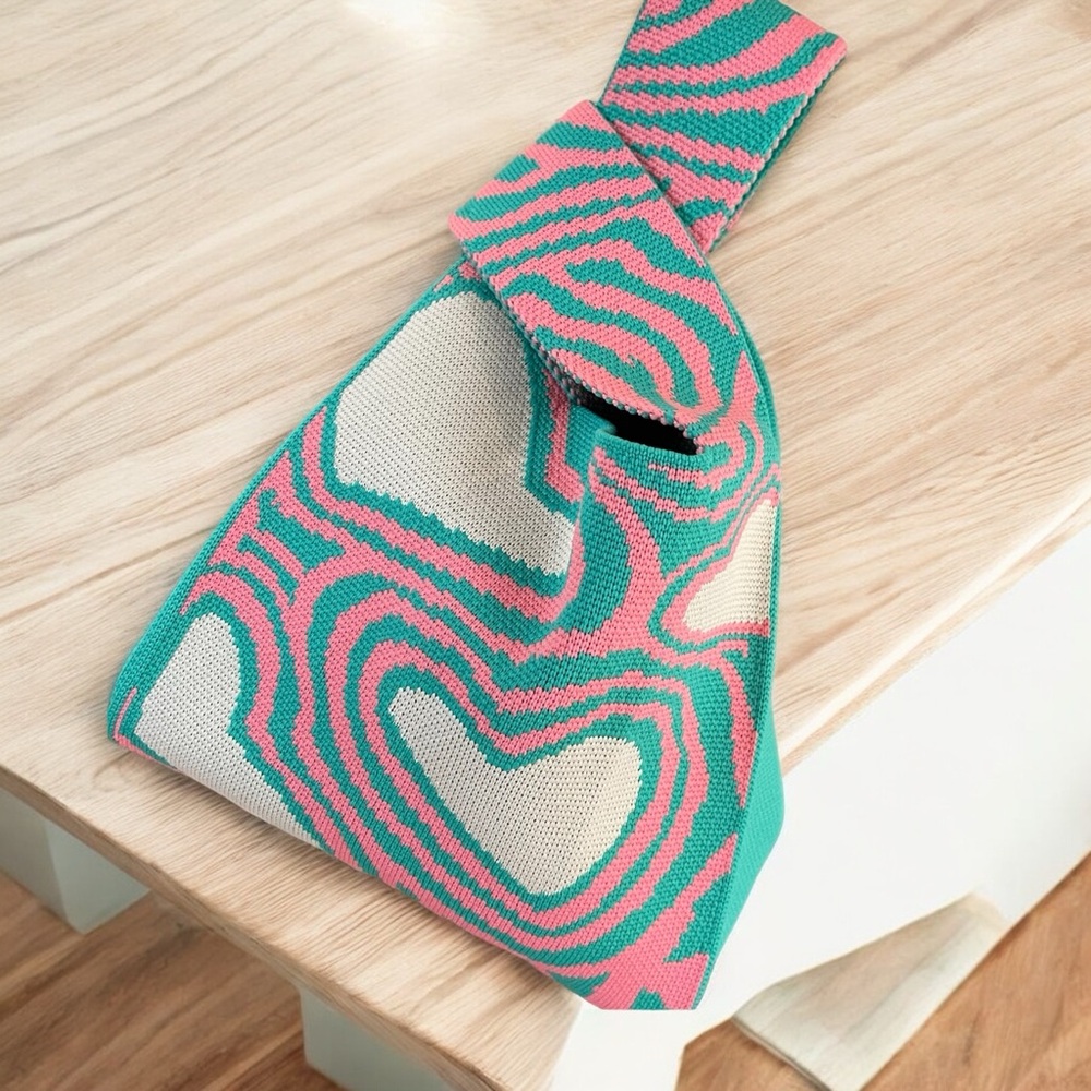 NWT White Heart Pink Green Compact Stylish Essentials Handheld Bag